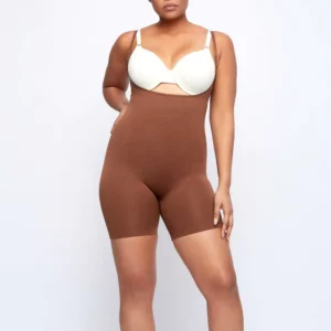 underoutfit.com